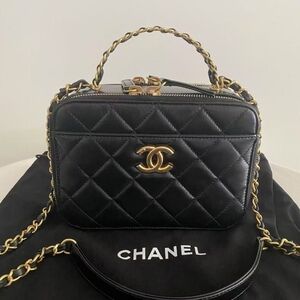 Chanel Black Quilted Crossbody Bag with Gold Chain